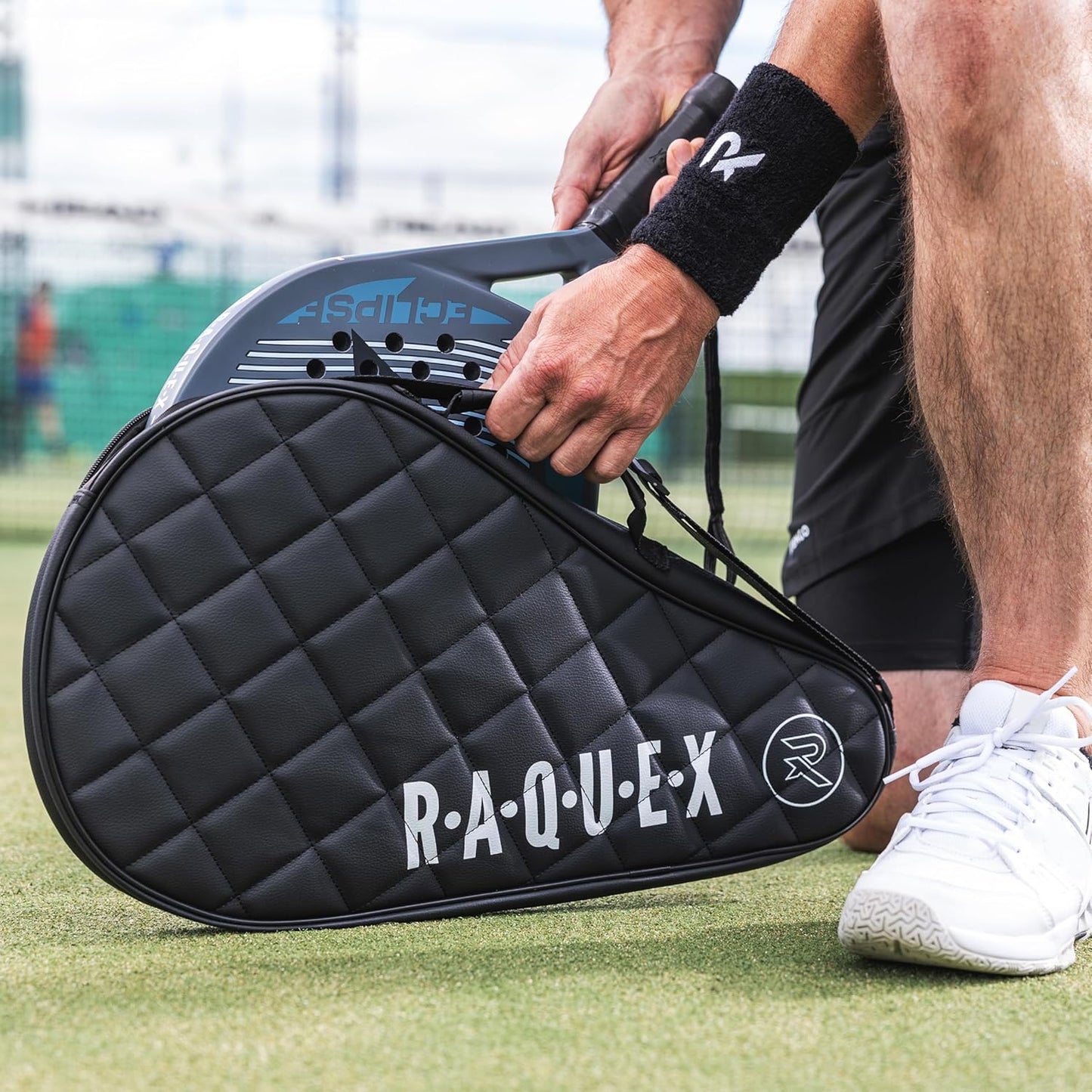 Elite - Custodia per Racchetta Da Padel - Nero O Blu, per 1 Racchetta. Borsa Da Padel Trapuntata in Pelle Sintetica, per Uomo E Donna, Imbottita, Regalo Di Lusso